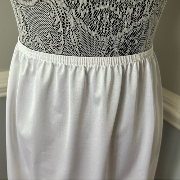 Vintage white half slip with rear slot size M - Picture 3 of 6